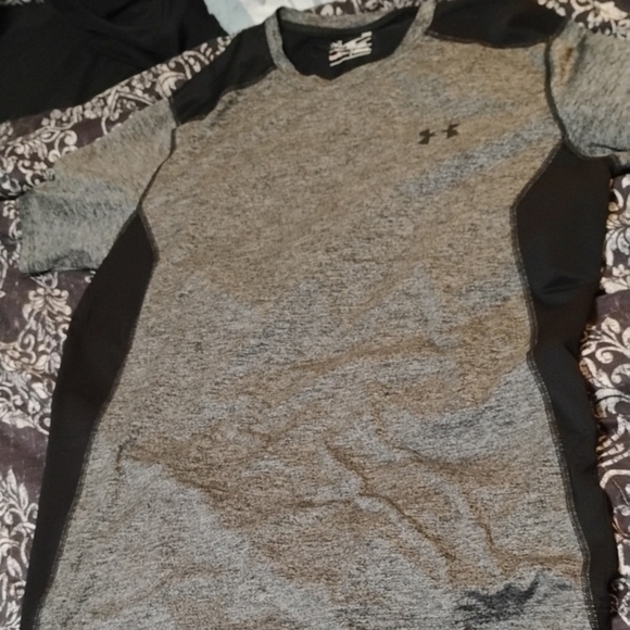 Under Armour Men's Heather Gray and Black Tee - Picture 1 of 5